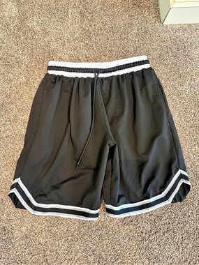 Men's Color Block Athletic Shorts in Black & White Size Medium